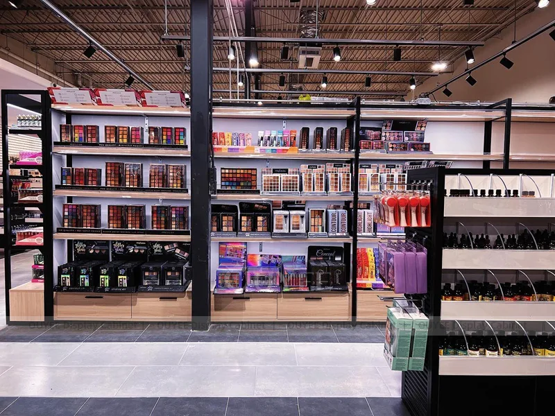 Black Ceiling Beauty Supply Beauty Supply Store Wig Display - الصورة 2