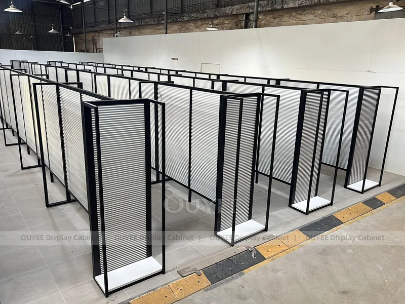 Black Frame Slatwall Retail Wig Wall Display - الصورة 3