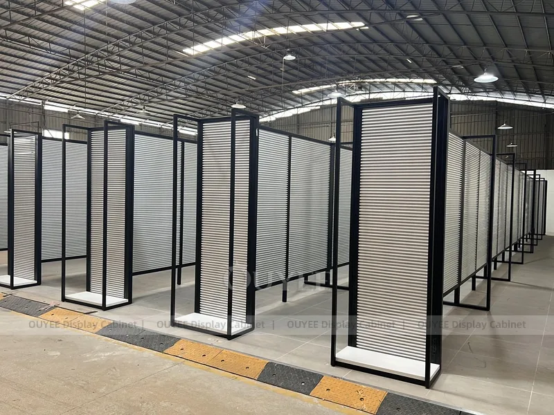 Black Frame Slatwall Retail Wig Wall Display - الصورة 4