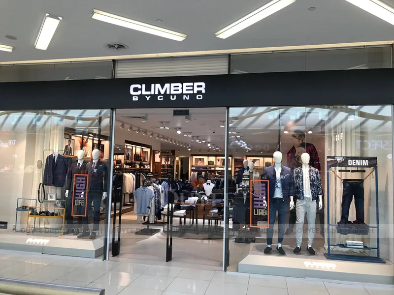 Casual Fashion Table Apparel Shop Display - Image 4