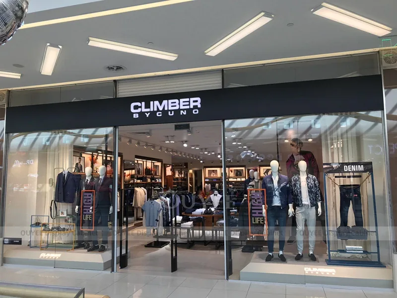 Casual Fashion Table Apparel Shop Display - Image 6