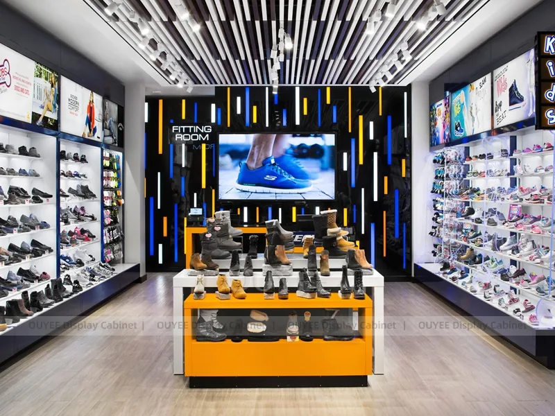 Color Apparel Wall Clothing Store Display - الصورة 3