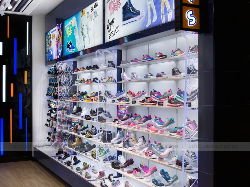 Color Apparel Wall Clothing Store Display - الصورة 4