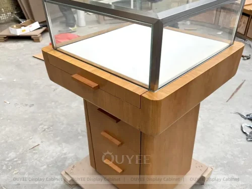 Elegant Cream Jewelry Boutique Cabinets 01