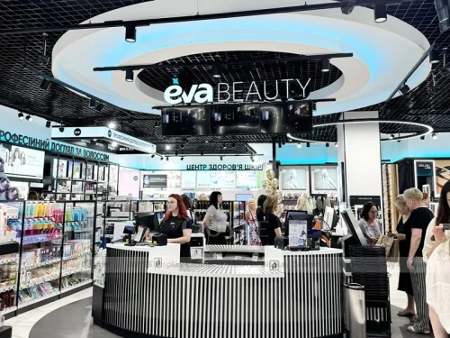 Eva Beauty Entrance Black Wig Display