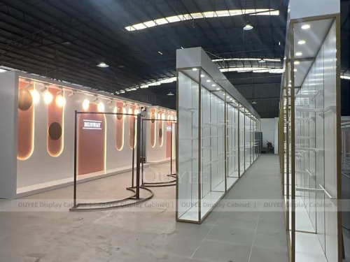 Glass Partition Front Clothing Store Display