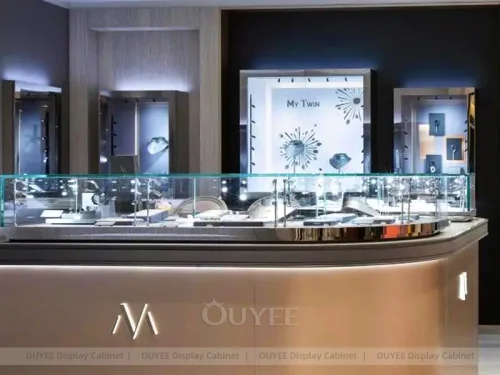 Sophisticated Black Jewelry Islands 01