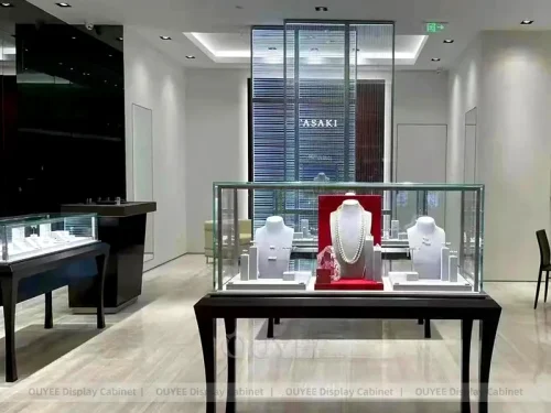Sophisticated White Jewelry Showcases 01