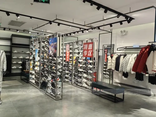 Streetwear Glass Wall Clothing Store Display